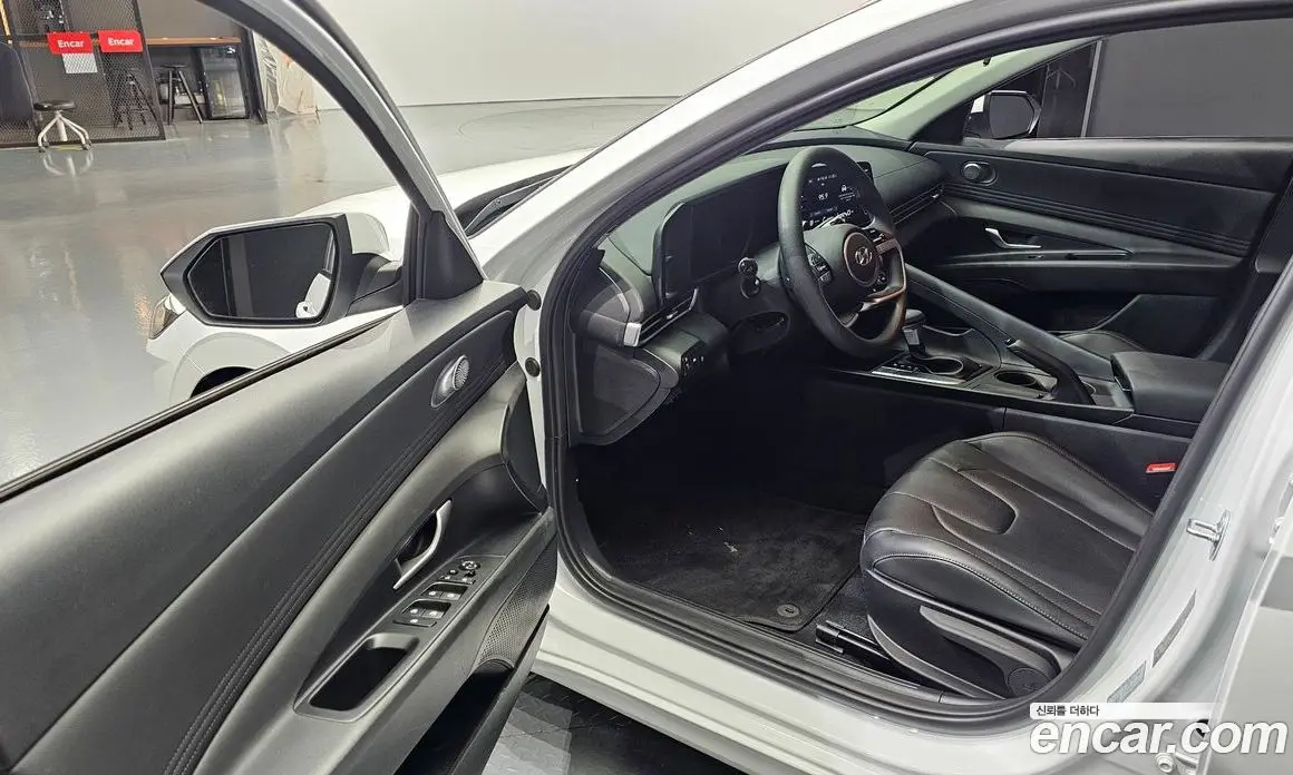 Hyundai Avante 2023 1.6 автомат (гидро), фото 13