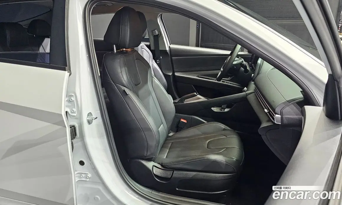Hyundai Avante 2023 1.6 автомат (гидро), фото 16
