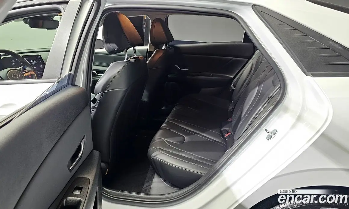 Hyundai Avante 2023 1.6 автомат (гидро), фото 17