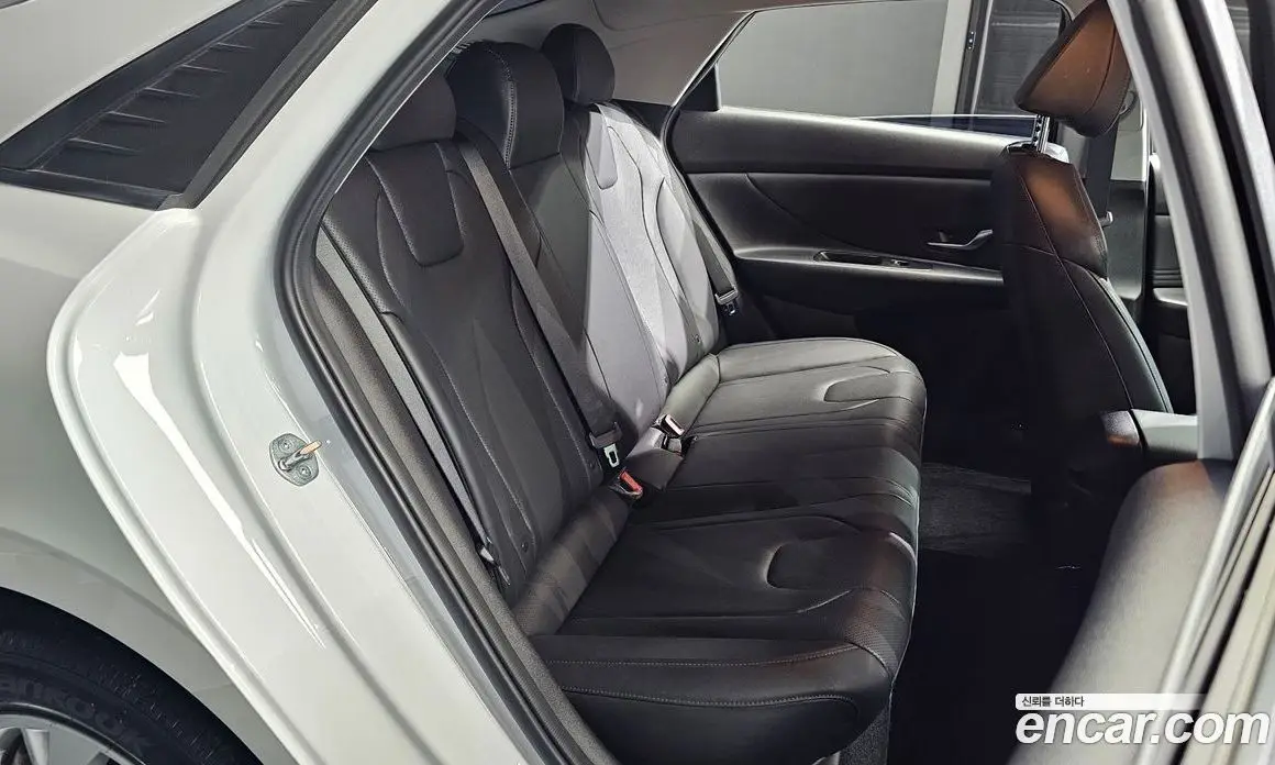 Hyundai Avante 2023 1.6 автомат (гидро), фото 18