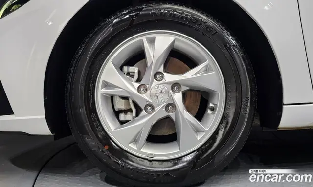 Hyundai Avante 2023 1.6 автомат (гидро), миниатюра 5