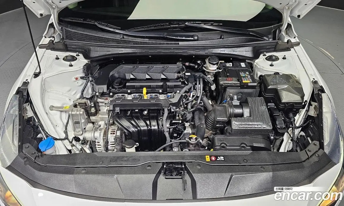 Hyundai Avante 2023 1.6 автомат (гидро), фото 6