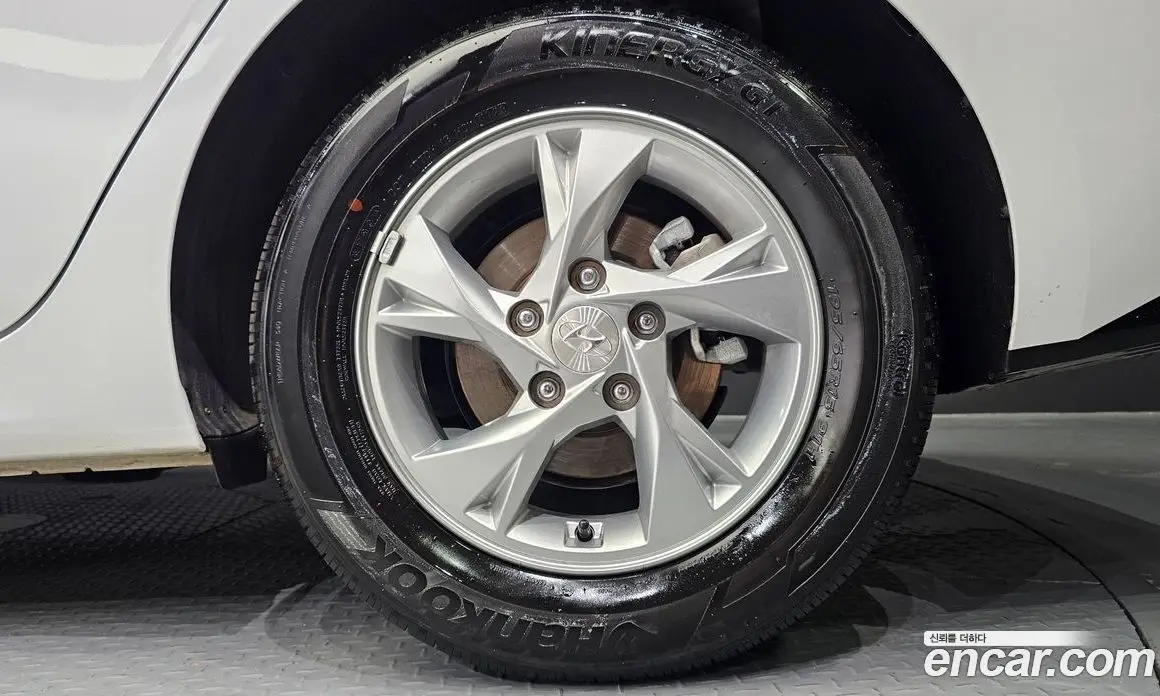 Hyundai Avante 2023 1.6 автомат (гидро), фото 7