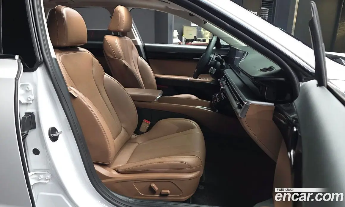 Hyundai Grandeur 2023 2.5 автомат (гидро), фото 17