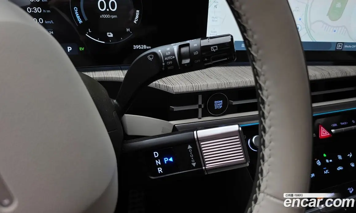 Hyundai Santa Fe 2024 1.6 автомат (гидро), фото 12