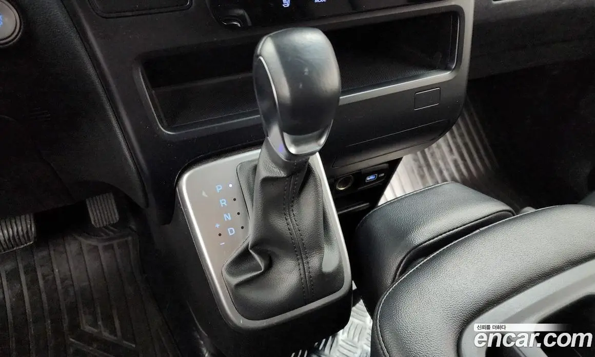 Hyundai Staria 2022 2.2 автомат (гидро), фото 9