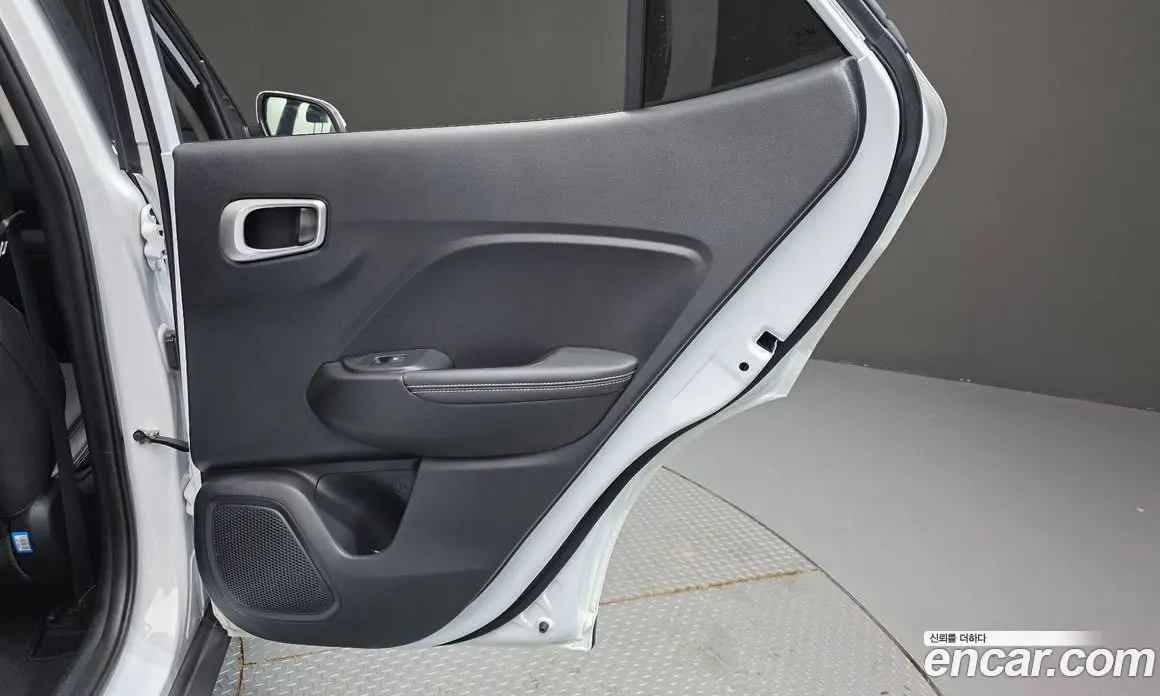 Hyundai Venue 2021 1.6 автомат (гидро), фото 15