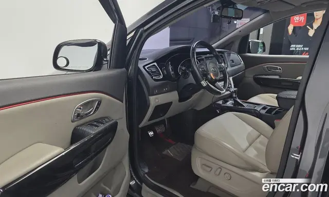 Kia Carnival 2016 2.2 автомат (гидро), миниатюра 10
