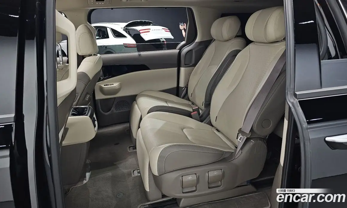 Kia Carnival 2024 1.6 автомат (гидро), фото 17