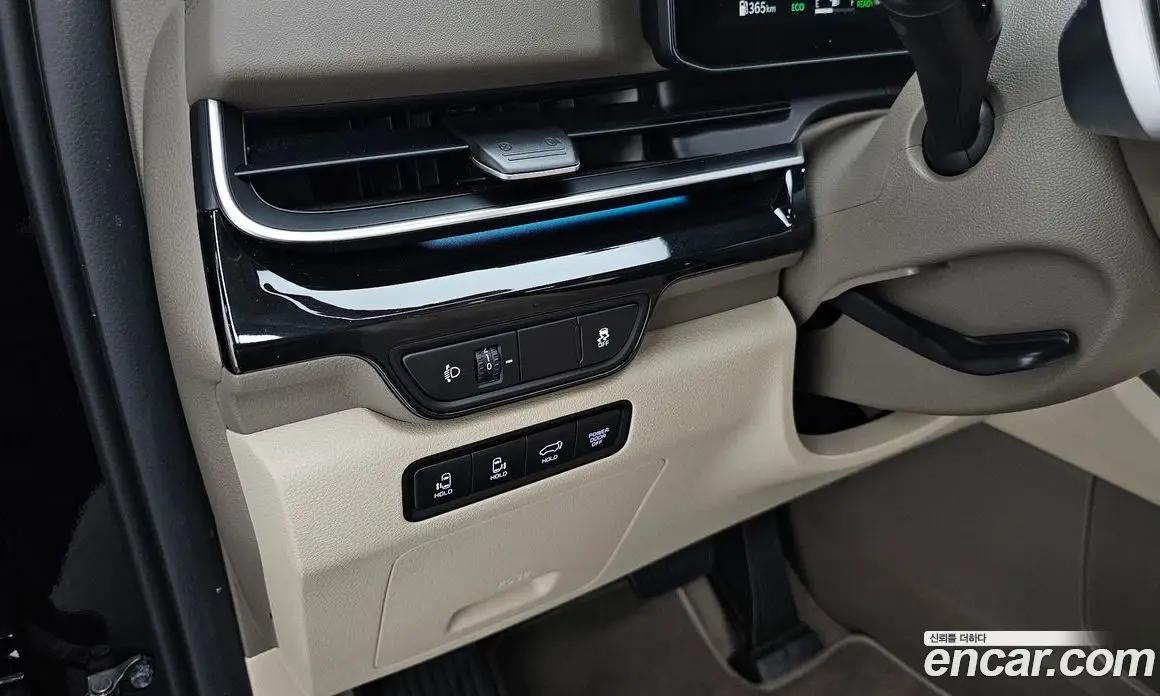 Kia Carnival 2024 1.6 автомат (гидро), фото 28