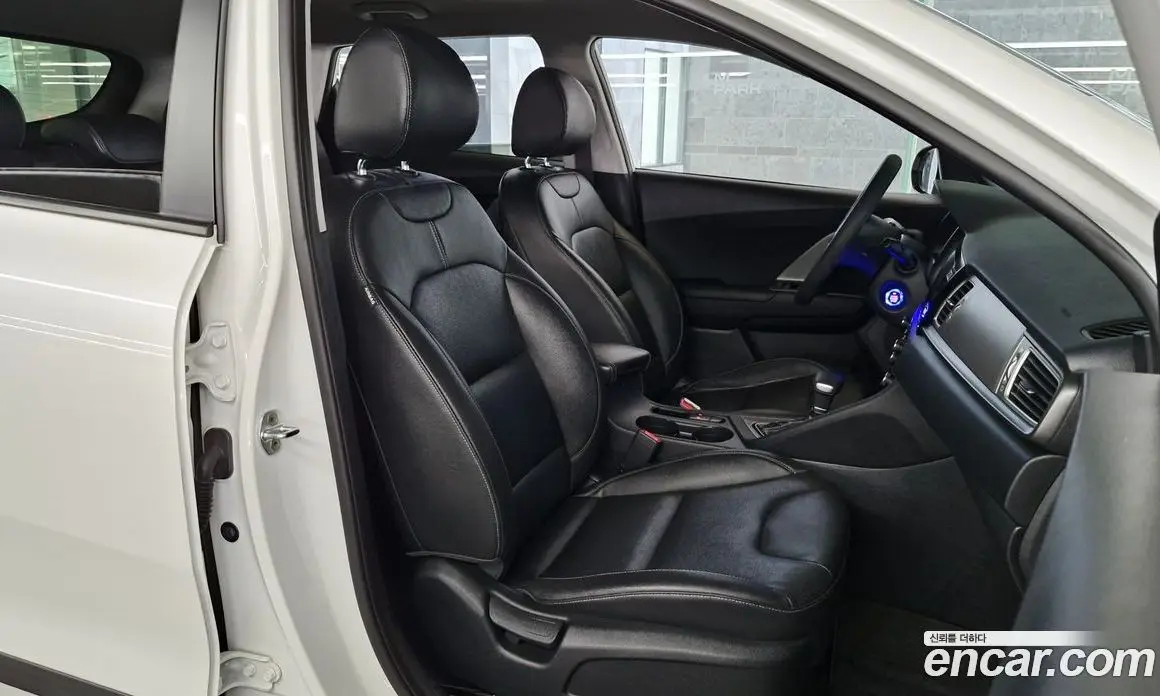 Kia Niro 2016 1.6 автомат (гидро), фото 11