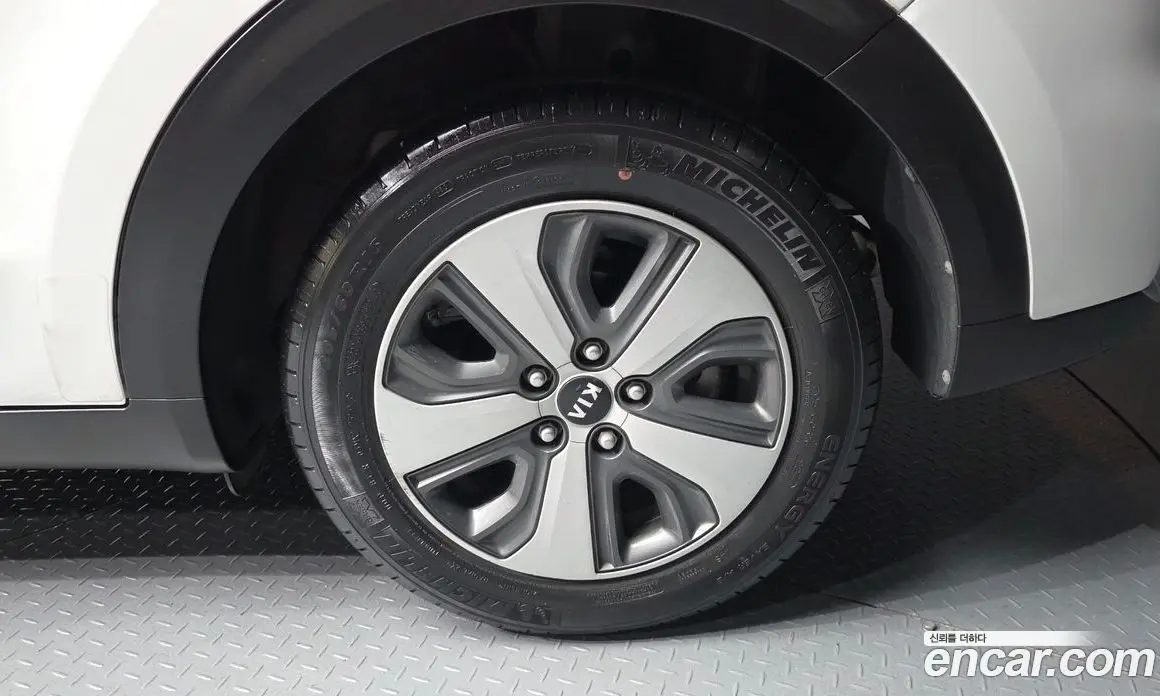Kia Niro 2016 1.6 автомат (гидро), фото 5