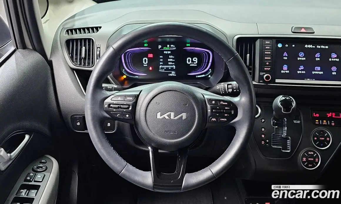 Kia Ray 2024 1.0 автомат (гидро), фото 19