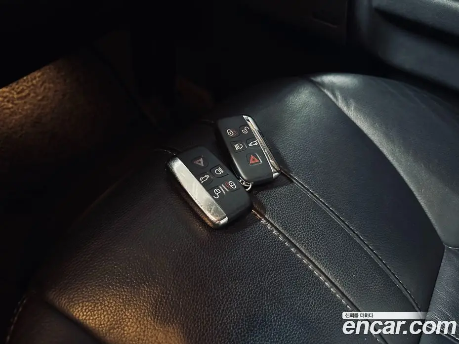 Land Rover Discovery 2012 3.0 автомат (гидро), фото 13