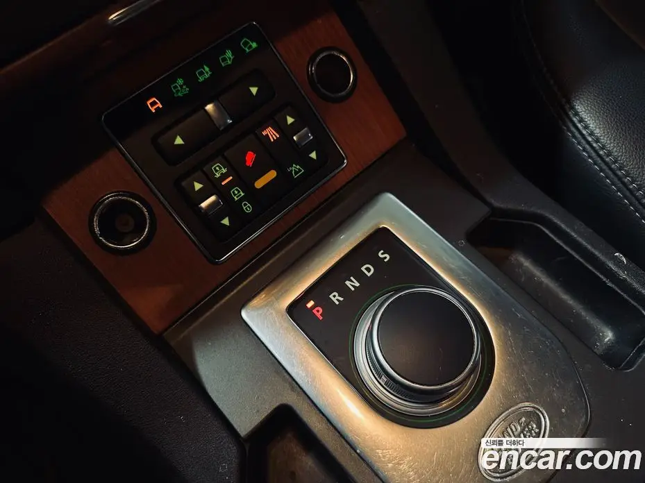 Land Rover Discovery 2012 3.0 автомат (гидро), фото 9