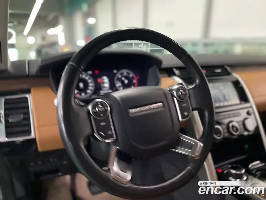 Land Rover Discovery 2018 3.0 автомат (гидро), фото 6