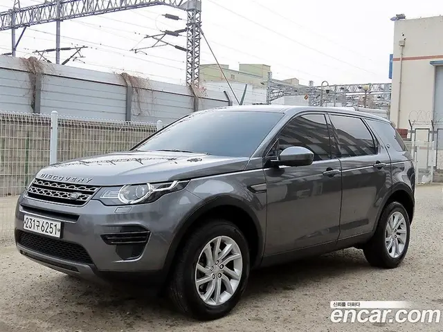 Land Rover Discovery Sport 2018 2.0 автомат (гидро), миниатюра 2
