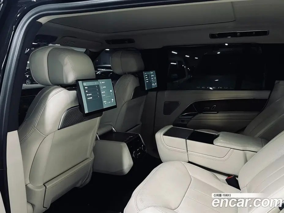 Land Rover Range Rover 2023 4.4 автомат (гидро), фото 11