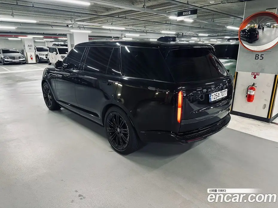 Land Rover Range Rover 2023 4.4 автомат (гидро), фото 3