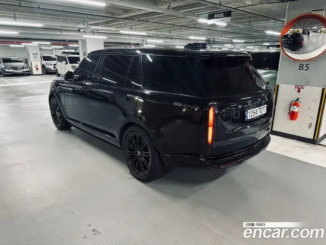 Land Rover Range Rover 2023 4.4 автомат (гидро), миниатюра 3
