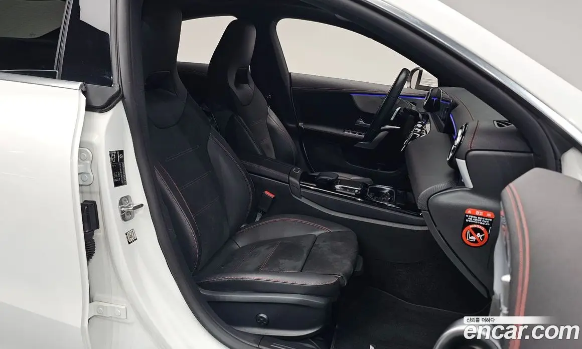 Mercedes-Benz CLA-Class 2023 2.0 гидро, фото 15
