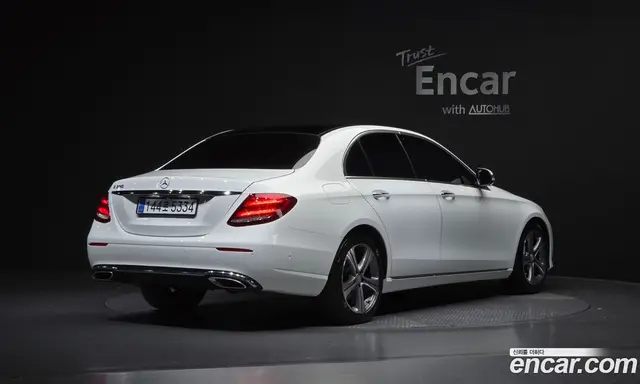 Mercedes-Benz E-Class 2016 2.0 автомат (гидро), миниатюра 2