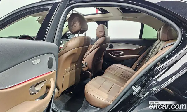 Mercedes-Benz E-Class 2017 2.0 автомат (гидро), миниатюра 12
