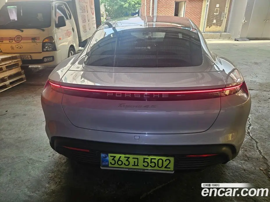 Porsche Taycan 2025 0.1 автомат (гидро), фото 3