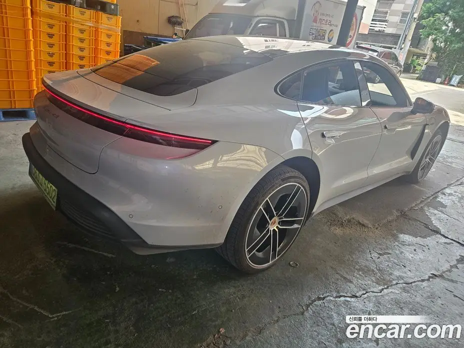Porsche Taycan 2025 0.1 автомат (гидро), фото 4