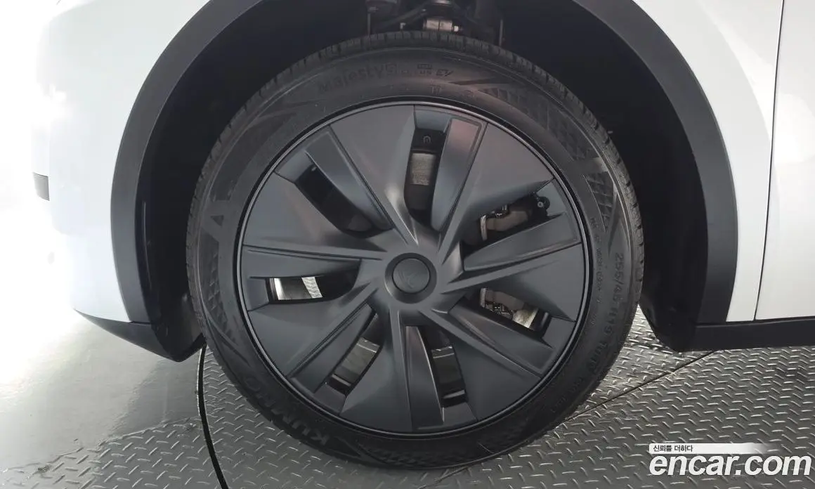 Tesla Model Y 2024 0.2 автомат (гидро), фото 5 Tesla Model Y 2024 0.2 автомат (гидро), фото 5