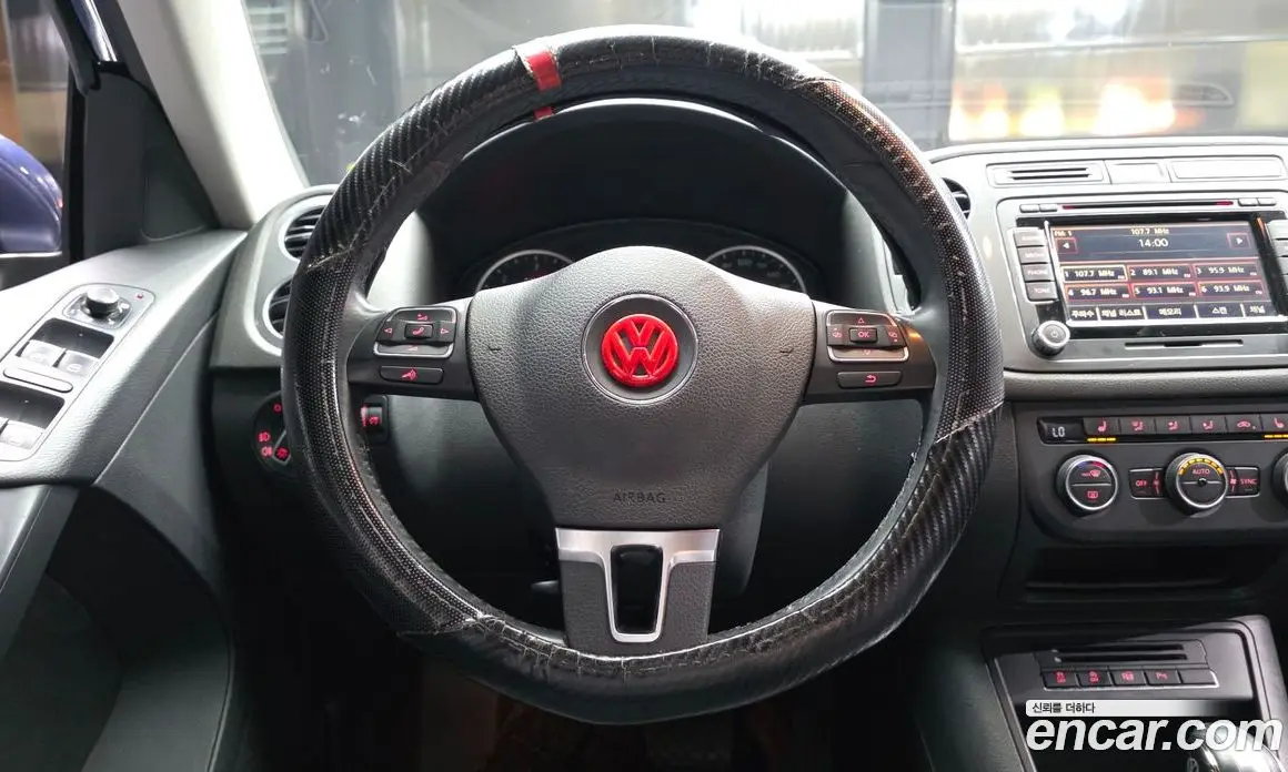 Volkswagen Tiguan 2015 2.0 автомат (гидро), фото 13
