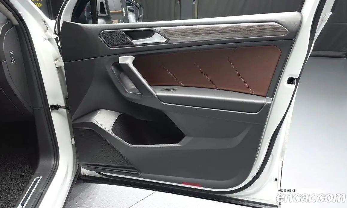 Volkswagen Tiguan 2022 2.0 автомат (гидро), фото 14