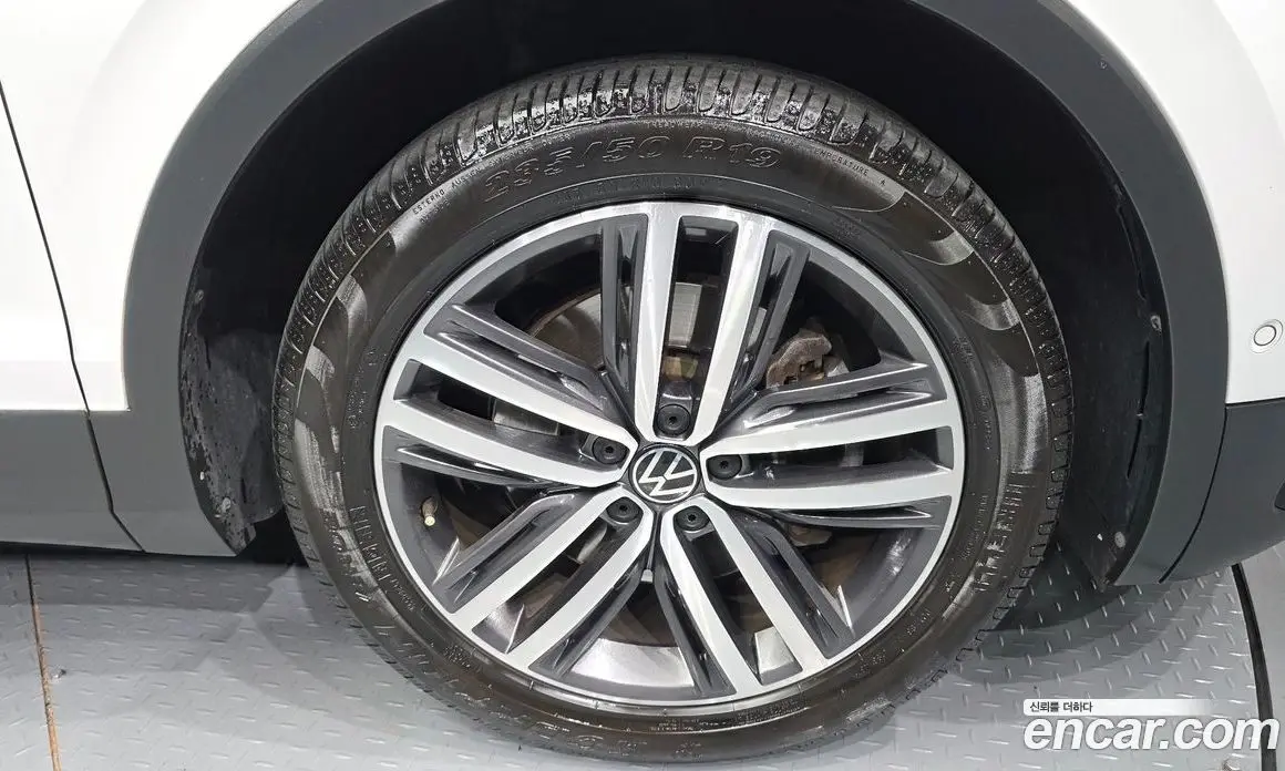 Volkswagen Tiguan 2022 2.0 автомат (гидро), фото 7