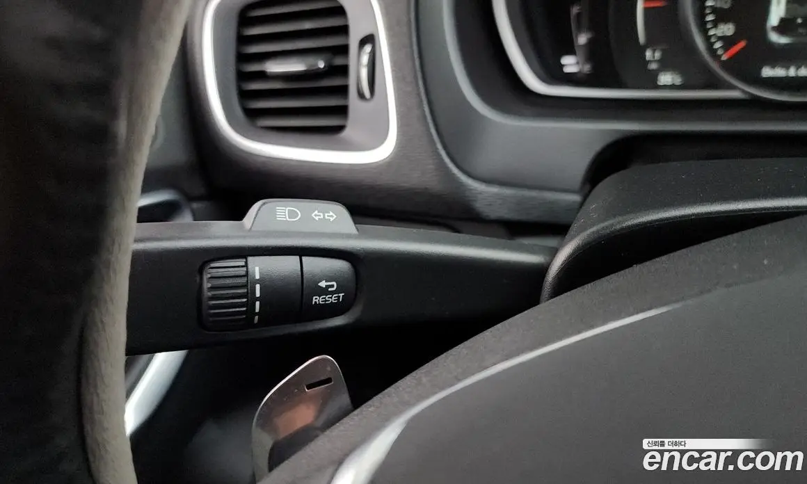 Volvo V40 2017 2.0 автомат (гидро), фото 27