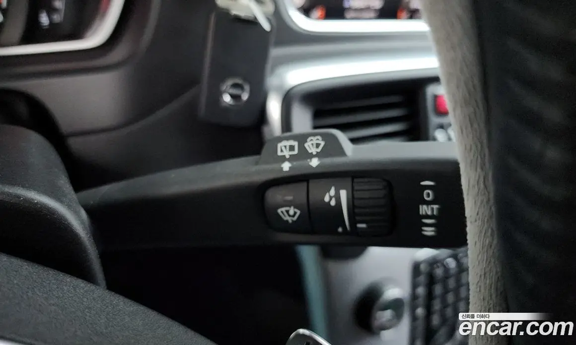 Volvo V40 2017 2.0 автомат (гидро), фото 28