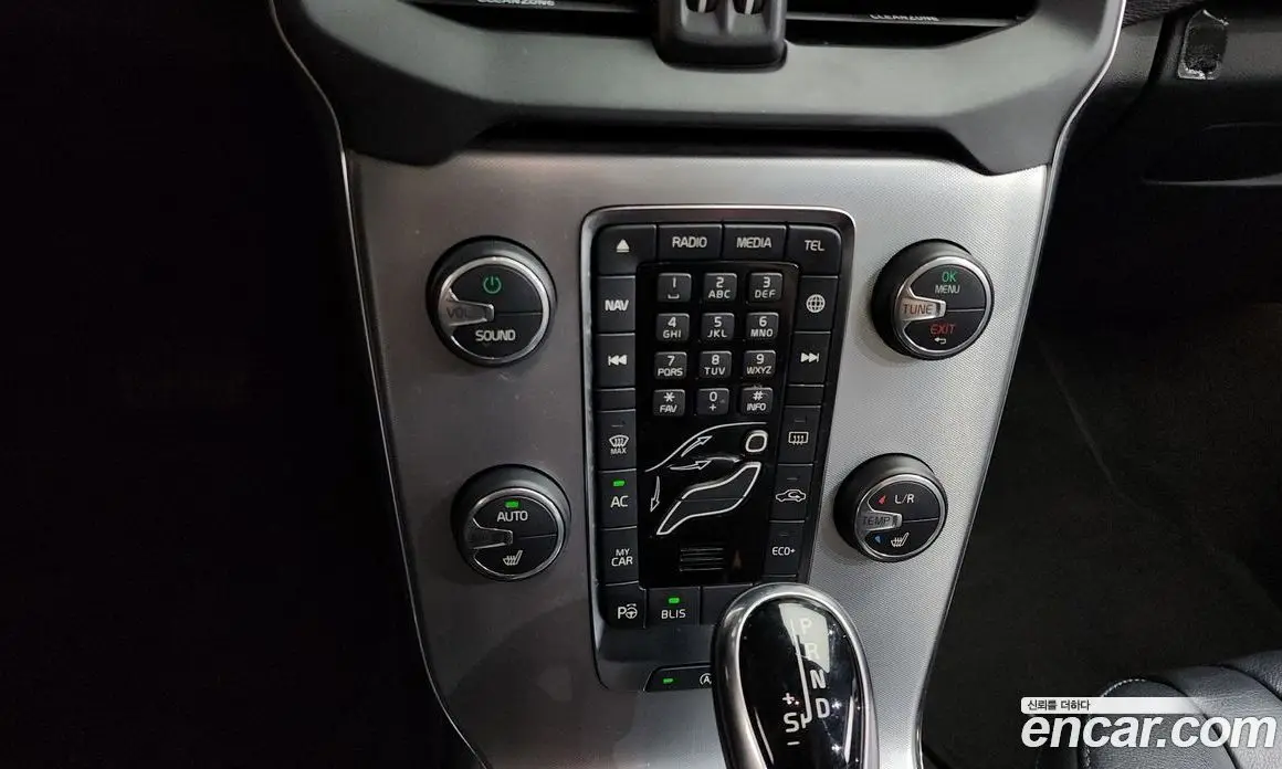 Volvo V40 2017 2.0 автомат (гидро), фото 32