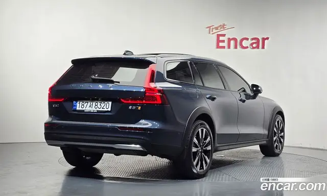Volvo V60, 2023, 26 733 км