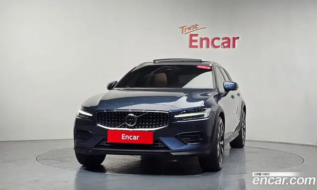 Volvo V60 2023 2.0 автомат (гидро), миниатюра 2