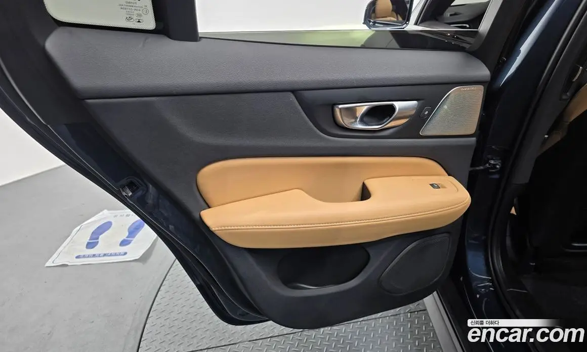 Volvo V60 2023 2.0 автомат (гидро), фото 14
