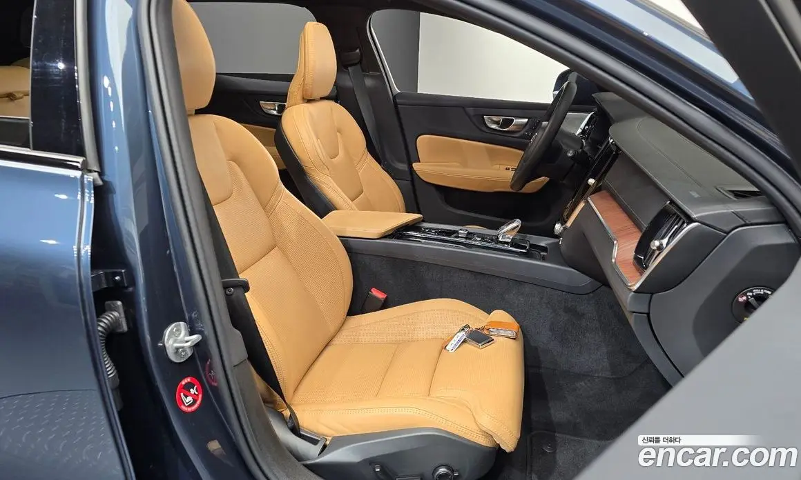 Volvo V60 2023 2.0 автомат (гидро), фото 15