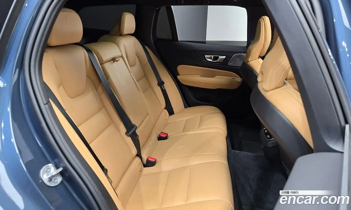 Volvo V60 2023 2.0 автомат (гидро), фото 16