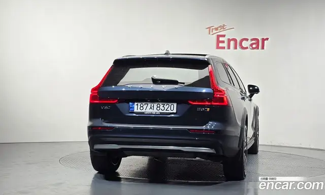 Volvo V60 2023 2.0 автомат (гидро), миниатюра 3