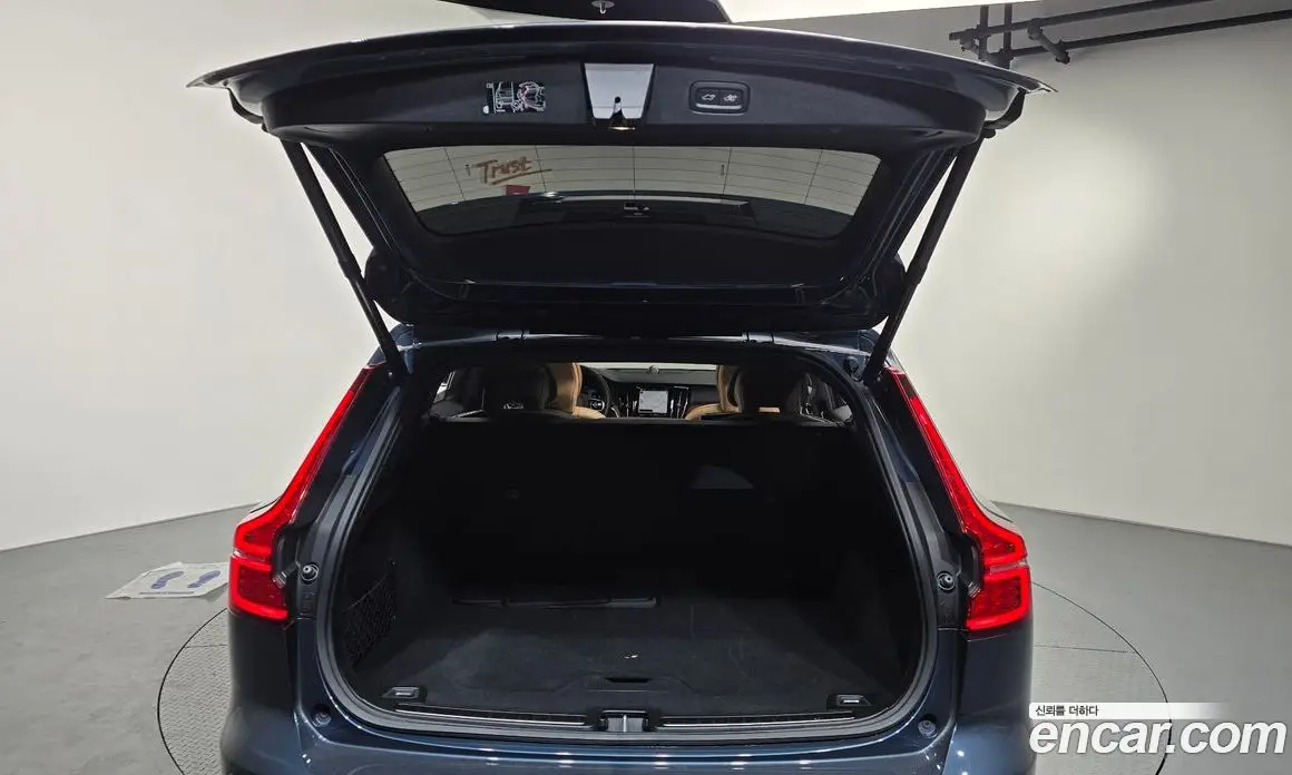 Volvo V60 2023 2.0 автомат (гидро), фото 24