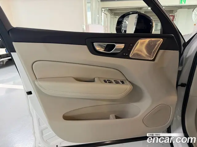 Volvo XC60 2026 2.0 автомат (гидро), миниатюра 12