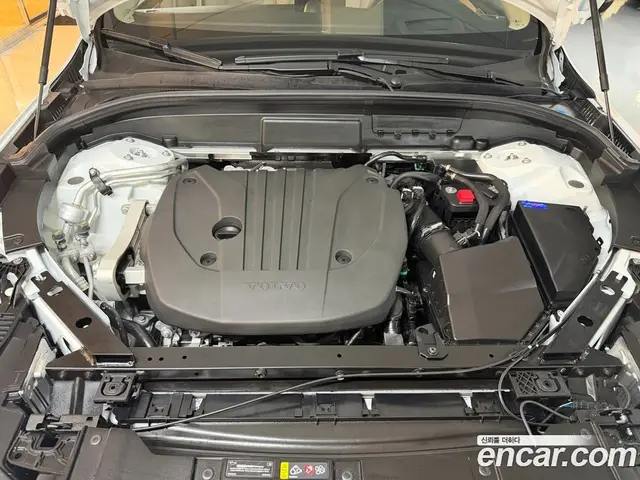 Volvo XC60 2026 2.0 автомат (гидро), миниатюра 6