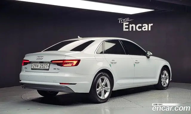 Audi A4 2018 2.0 автомат (гидро), миниатюра 2