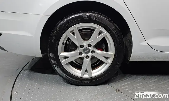 Audi A4 2018 2.0 автомат (гидро), миниатюра 5