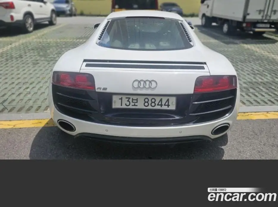 Audi R8 2010 5.2 автомат (гидро), фото 4