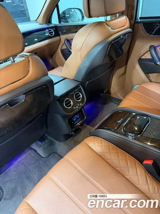 Bentley Bentayga 2017 6.0 автомат (гидро), фото 16 Bentley Bentayga 2017 6.0 автомат (гидро), фото 16