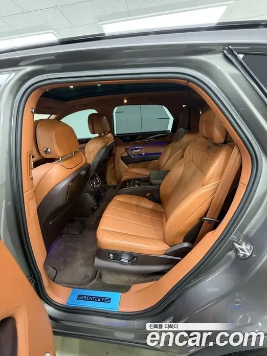 Bentley Bentayga 2017 6.0 автомат (гидро), фото 17 Bentley Bentayga 2017 6.0 автомат (гидро), фото 17